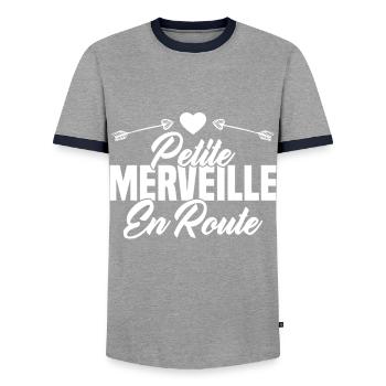 Femme Petite Merveille En Route Future Grossesse - T-shirt contrasté Homme - gris/marine  - Devant - AI Model Female 172 light (172cm) & AI Model Male 178 light (178cm)