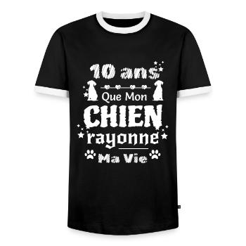 10 ans que mon chien rayonne ma vie - T-shirt contrasté Homme - noir/blanc - Devant - AI Model Female 172 light (172cm) & AI Model Male 178 light (178cm)