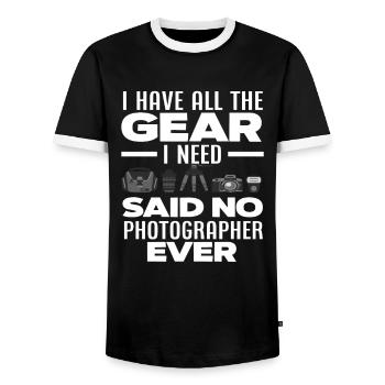 Photograph Ausrüstung - Männer Kontrast-T-Shirt - Schwarz/Weiß - Vorne - AI Model Female 172 light (172cm) & AI Model Male 178 light (178cm)