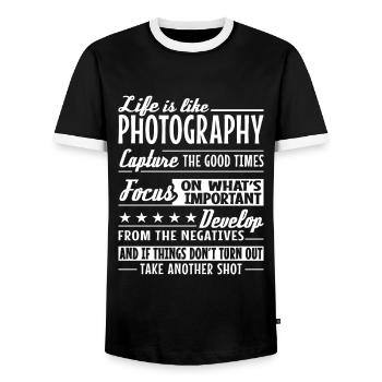 Fotograf, Kamera, Fotogrfieren - Männer Kontrast-T-Shirt - Schwarz/Weiß - Vorne - AI Model Female 172 light (172cm) & AI Model Male 178 light (178cm)