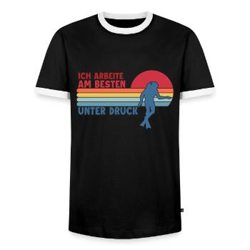 Ich Arbeite Am Besten Unter Druck Taucherflossen - Männer Kontrast-T-Shirt - Schwarz/Weiß - Vorne - AI Model Female 172 light (172cm) & AI Model Male 178 light (178cm)