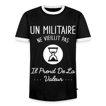 Un Militaire Ne Vieillit Pas Humour Idée Cadeau - T-shirt contrasté Homme - noir/blanc - Devant - AI Model Female 172 light (172cm) & AI Model Male 178 light (178cm)