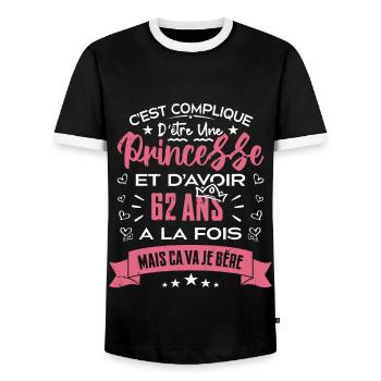 Une princesse a 62 ans, Cadeau d’anniversaire - T-shirt contrasté Homme - noir/blanc - Devant - AI Model Female 172 light (172cm) & AI Model Male 178 light (178cm)