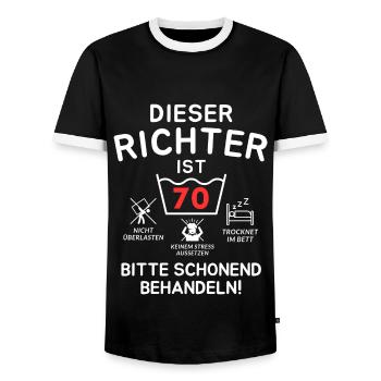 Dieser Richter ist 70. Schonend behandeln - Männer Kontrast-T-Shirt - Schwarz/Weiß - Vorne - AI Model Female 172 light (172cm) & AI Model Male 178 light (178cm)