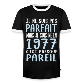 Anniversaire 45 ans - Pas parfait mais né en 1977 - T-shirt contrasté Homme - noir/blanc - Devant - AI Model Female 172 light (172cm) & AI Model Male 178 light (178cm)
