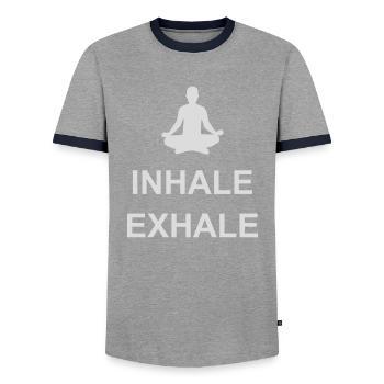 Inspirez expirez Yoga citation - T-shirt contrasté Homme - gris/marine  - Devant - AI Model Female 172 light (172cm) & AI Model Male 178 light (178cm)