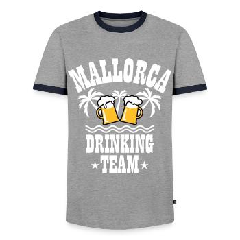 09 Mallorca Drinking Team Beer Mass Bier Party - Männer Kontrast-T-Shirt - Grau/Navy  - Vorne - AI Model Female 172 light (172cm) & AI Model Male 178 light (178cm)