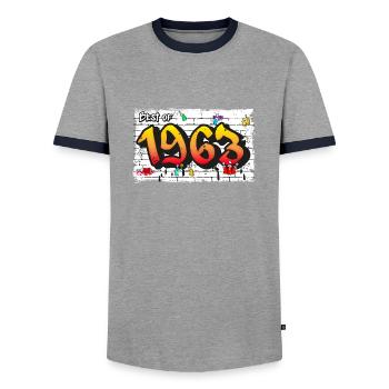 Graffiti rétro de 1963 – 62 ans d’Iconic Edge - T-shirt contrasté Homme - gris/marine  - Devant - AI Model Female 172 light (172cm) & AI Model Male 178 light (178cm)