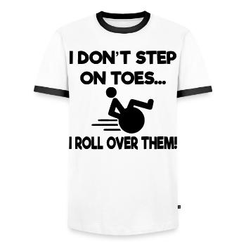 Je ne me mets pas sur la pointe des pieds, je me retourne en fauteuil roulant* - T-shirt contrasté Homme - blanc/noir - Devant - AI Model Female 172 light (172cm) & AI Model Male 178 dark (178cm)