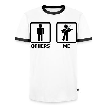 Geiger Strichfigur - Männer Kontrast-T-Shirt - Weiß/Schwarz - Vorne - AI Model Female 172 light (172cm) & AI Model Male 178 dark (178cm)