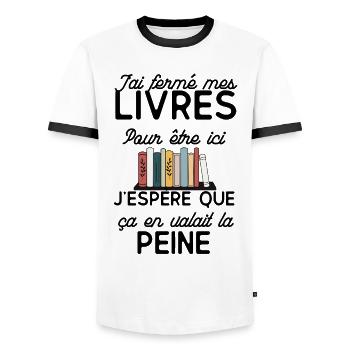 Pastellfarbenes Bücherregal - Männer Kontrast-T-Shirt - Weiß/Schwarz - Vorne - AI Model Female 172 light (172cm) & AI Model Male 178 dark (178cm)