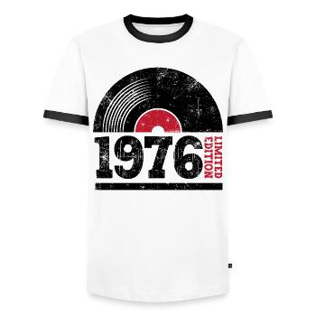 Millésime 1976 - T-shirt contrasté Homme - blanc/noir - Devant - AI Model Female 172 light (172cm) & AI Model Male 178 dark (178cm)
