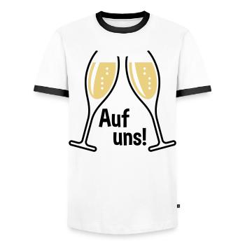 Auf Uns! 2 Sektgläser (Sekt / Oval / Offen / 2C) - Männer Kontrast-T-Shirt - Weiß/Schwarz - Vorne - AI Model Female 172 light (172cm) & AI Model Male 178 dark (178cm)