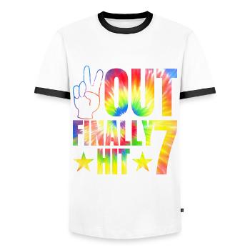 Enfin atteint le 7e anniversaire du célébrant de 7 ans - T-shirt contrasté Homme - blanc/noir - Devant - AI Model Female 172 light (172cm) & AI Model Male 178 dark (178cm)