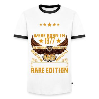 Legenden Wurden 1977 Geboren, Gealtert Wie Whisky - Männer Kontrast-T-Shirt - Weiß/Schwarz - Vorne - AI Model Female 172 light (172cm) & AI Model Male 178 dark (178cm)
