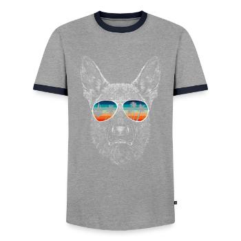 Chien avec des lunettes de soleil fraîches pour les vacanciers - T-shirt contrasté Homme - gris/marine  - Devant - AI Model Female 172 light (172cm) & AI Model Male 178 light (178cm)