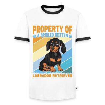 Propriété d’un Labrador Retriever pourri gâté - T-shirt contrasté Homme - blanc/noir - Devant - AI Model Female 172 light (172cm) & AI Model Male 178 dark (178cm)