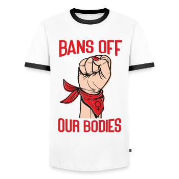 Les féministes bannissent nos corps - T-shirt contrasté Homme - blanc/noir - Devant - AI Model Female 172 light (172cm) & AI Model Male 178 dark (178cm)