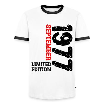 1977 September Limited Edition 46. Geburtstag Deko - Männer Kontrast-T-Shirt - Weiß/Schwarz - Vorne - AI Model Female 172 light (172cm) & AI Model Male 178 dark (178cm)