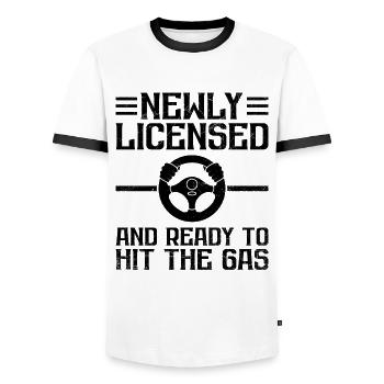 Führerschein bestanden Neuer Führerschein Fahren S - Männer Kontrast-T-Shirt - Weiß/Schwarz - Vorne - AI Model Female 172 light (172cm) & AI Model Male 178 dark (178cm)