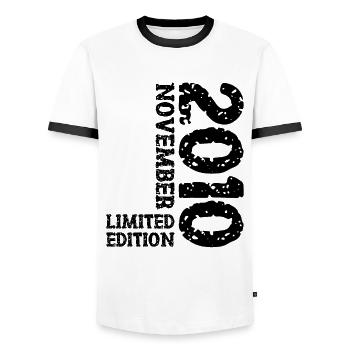 2010 November Limited Edition 13. Geburtstag Deko - Männer Kontrast-T-Shirt - Weiß/Schwarz - Vorne - AI Model Female 172 light (172cm) & AI Model Male 178 dark (178cm)