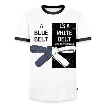 Ein grüner Gürtel ist ein weißer Gürtel, der niemals aufgibt - Männer Kontrast-T-Shirt - Weiß/Schwarz - Vorne - AI Model Female 172 light (172cm) & AI Model Male 178 dark (178cm)