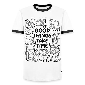 Good Things Take Time – Analogfotografie - Männer Kontrast-T-Shirt - Weiß/Schwarz - Vorne - AI Model Female 172 light (172cm) & AI Model Male 178 dark (178cm)
