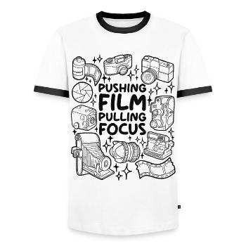Pousser le film – Tirer la mise au point - T-shirt contrasté Homme - blanc/noir - Devant - AI Model Female 172 light (172cm) & AI Model Male 178 dark (178cm)