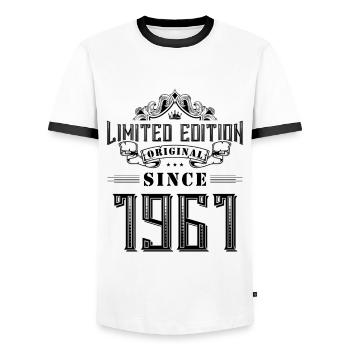 Édition limitée 1961 - T-shirt contrasté Homme - blanc/noir - Devant - AI Model Female 172 light (172cm) & AI Model Male 178 dark (178cm)