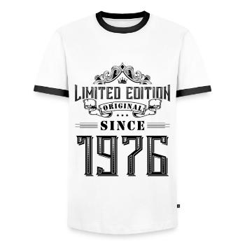 Édition limitée 1976 - T-shirt contrasté Homme - blanc/noir - Devant - AI Model Female 172 light (172cm) & AI Model Male 178 dark (178cm)
