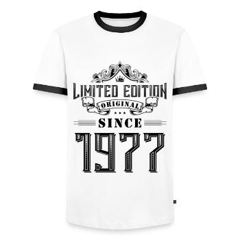 1977 limited edition - Männer Kontrast-T-Shirt - Weiß/Schwarz - Vorne - AI Model Female 172 light (172cm) & AI Model Male 178 dark (178cm)