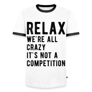 Entspann dich, wir sind alle verrückt, es ist kein Wettbewerb; - Männer Kontrast-T-Shirt - Weiß/Schwarz - Vorne - AI Model Female 172 light (172cm) & AI Model Male 178 dark (178cm)