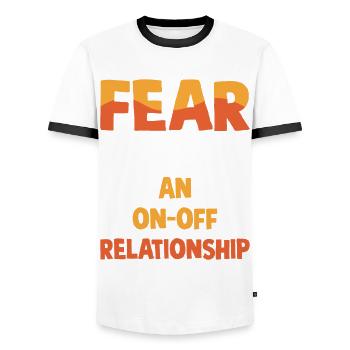 Angst Und Ich Haben Eine On-off-beziehung. - Männer Kontrast-T-Shirt - Weiß/Schwarz - Vorne - AI Model Female 172 light (172cm) & AI Model Male 178 dark (178cm)