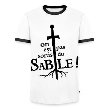 On est pas sortis du sable ! - T-shirt contrasté Homme - blanc/noir - Devant - AI Model Female 172 light (172cm) & AI Model Male 178 dark (178cm)