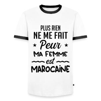 Rien ne me fait peur ma femme est Marocaine - T-shirt contrasté Homme - blanc/noir - Devant - AI Model Female 172 light (172cm) & AI Model Male 178 dark (178cm)