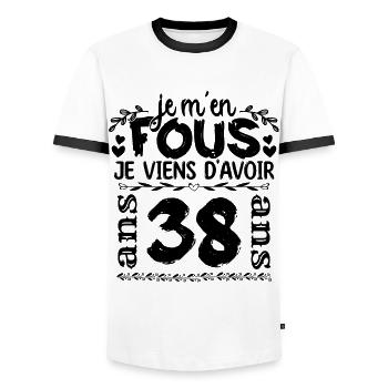 J’ai 38 ans | Je m'en fous j'ai 38 ans - T-shirt contrasté Homme - blanc/noir - Devant - AI Model Female 172 light (172cm) & AI Model Male 178 dark (178cm)