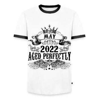 2022 | May Aged Perfectly 2022 birthday gift - T-shirt contrasté Homme - blanc/noir - Devant - AI Model Female 172 light (172cm) & AI Model Male 178 dark (178cm)