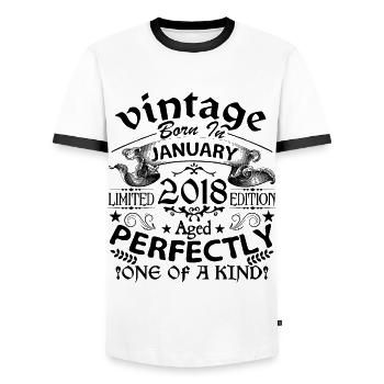 Januar 2018 | Jahrgang 2018 | geboren im Januar - Männer Kontrast-T-Shirt - Weiß/Schwarz - Vorne - AI Model Female 172 light (172cm) & AI Model Male 178 dark (178cm)