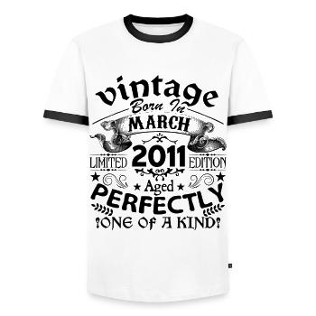 März 2011| Jahrgang 2011 | geboren im März - Männer Kontrast-T-Shirt - Weiß/Schwarz - Vorne - AI Model Female 172 light (172cm) & AI Model Male 178 dark (178cm)
