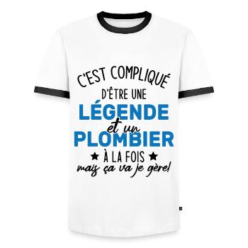 Une légende et un plombier à la fois - T-shirt contrasté Homme - blanc/noir - Devant - AI Model Female 172 light (172cm) & AI Model Male 178 dark (178cm)