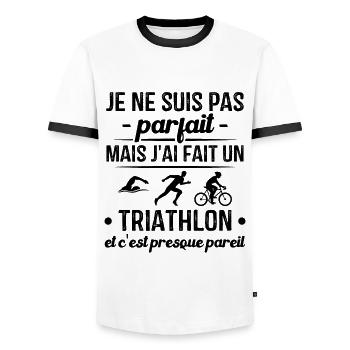 Pas parfait mais j'ai fait un triathlon - T-shirt contrasté Homme - blanc/noir - Devant - AI Model Female 172 light (172cm) & AI Model Male 178 dark (178cm)