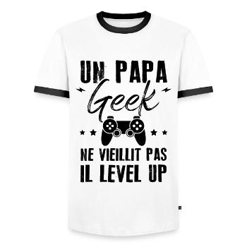 Un papa geek ne vieillit pas il level up - T-shirt contrasté Homme - blanc/noir - Devant - AI Model Female 172 light (172cm) & AI Model Male 178 dark (178cm)