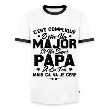 Papa Major Cadeau Humour Fête Des Pères - T-shirt contrasté Homme - blanc/noir - Devant - AI Model Female 172 light (172cm) & AI Model Male 178 dark (178cm)