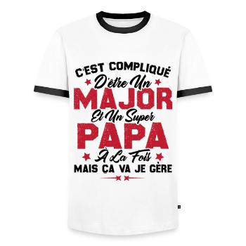 Papa Major Cadeau Humour Fête Des Pères - T-shirt contrasté Homme - blanc/noir - Devant - AI Model Female 172 light (172cm) & AI Model Male 178 dark (178cm)