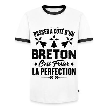 Passer à côté d'un breton frôler la perfection - T-shirt contrasté Homme - blanc/noir - Devant - AI Model Female 172 light (172cm) & AI Model Male 178 dark (178cm)