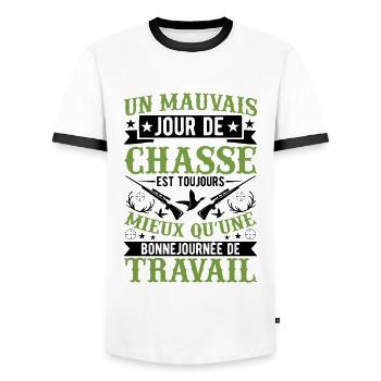 Cadeau pour Chasseur / Un mauvais jour de Chasse - T-shirt contrasté Homme - blanc/noir - Devant - AI Model Female 172 light (172cm) & AI Model Male 178 dark (178cm)