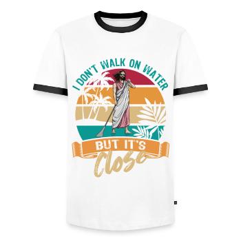 Je ne marche pas sur l’eau mais c’est proche - Jésus - SUP - T-shirt contrasté Homme - blanc/noir - Devant - AI Model Female 172 light (172cm) & AI Model Male 178 dark (178cm)