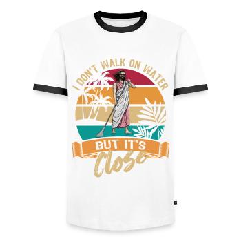 Je ne marche pas sur l’eau mais c’est proche - Jésus - SUP - T-shirt contrasté Homme - blanc/noir - Devant - AI Model Female 172 light (172cm) & AI Model Male 178 dark (178cm)