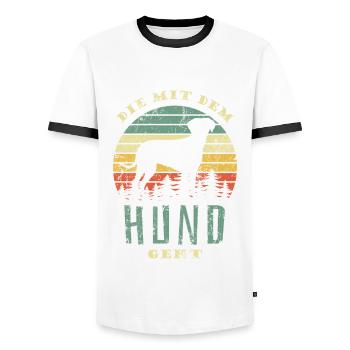 Die mit dem Hund geht - Gassi gehen - Männer Kontrast-T-Shirt - Weiß/Schwarz - Vorne - AI Model Female 172 light (172cm) & AI Model Male 178 dark (178cm)