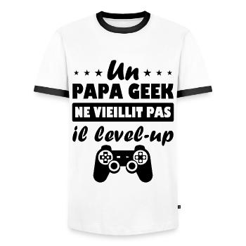 Un papa geek ne vieillit pas il level up - T-shirt contrasté Homme - blanc/noir - Devant - AI Model Female 172 light (172cm) & AI Model Male 178 dark (178cm)